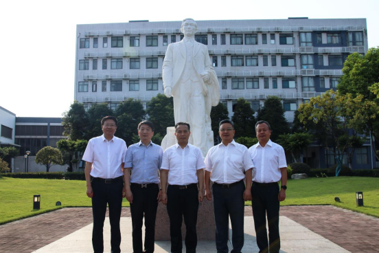 重庆市政协唐方裕主席一行莅临我司调研指导