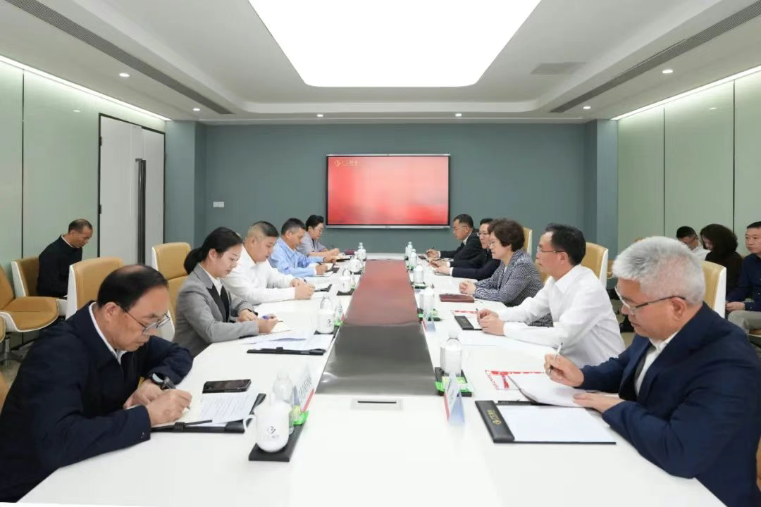 重庆市政协党组书记、主席程丽华莅临英国上市公司365调研时指出 为加快建设民营经济发展高地贡献政协力量